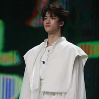 Nhật Thần Y-Đặng Giai Hâm