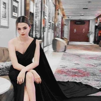 Becky Armstrong { Cô } 