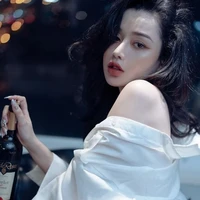 Yuran-chị Yiran, Yini