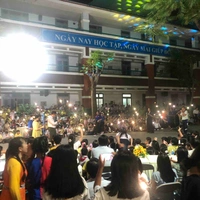 mí bợn trong trường