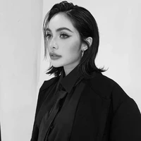 Charlotte Austin (Em)