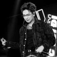 Hoàng Kim Long — Lou Hoàng
