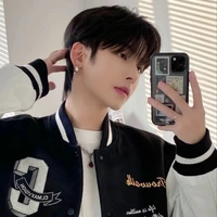 Mộ Dung Hoàng Tuấn ( Anh ba cô)