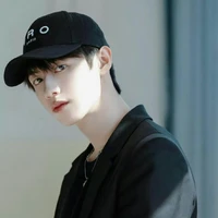 Chu Chí Hâm/anh hai cậu/