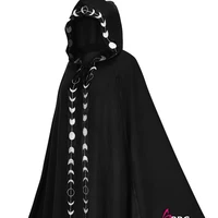 nu9 đang mặc áo choàng