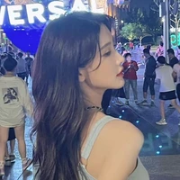 Châu Thi Vũ • Nàng