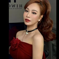 Uyên linh( chị họ nàng)