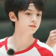 Hoàng Dư Hy(anh hai)