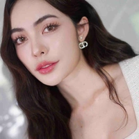 Charlotte Austin ( mẹ nàng )