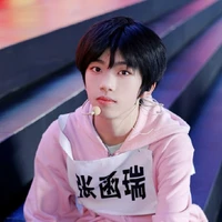 Trương Hàm Thụy_Y