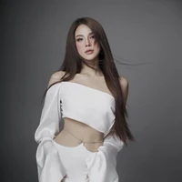 Diệp Lâm Anh ( cô )