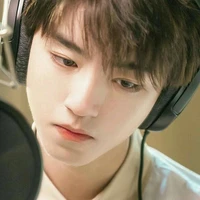 Vương Tuấn Khải (papa cậu)