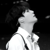 min yoongi 31t -y (em họ của hắn)