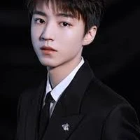 Vương Tuấn Khải (anh họ _hắn)