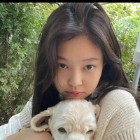 Jennie  ( Em )
