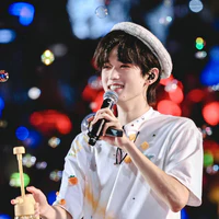 •Tống Á Hiên