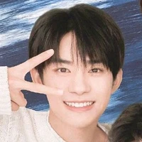 Dịch Dương Thiên Tỉ/em út f1