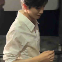 Vương Tuấn Khải 