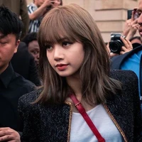 Lalisa Manobal (Cô)