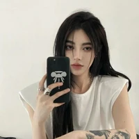 Hoàng Linh Di [ chị ]