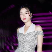 Lâm Vỹ Dạ [ chị nàng ]