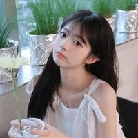 Hoàng Vân Chi ( út )