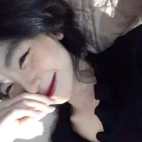 Hoàng Nhã Hân ( chị)