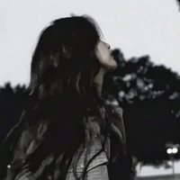 Cô tác giả hong còn mang tóc đen