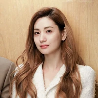 Ngọc Tú Linh ( mẹ cô)