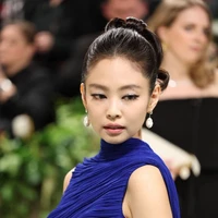 jennie kim( cô kim nhỏ)