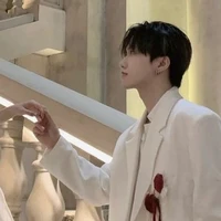 𝚆𝚑𝚒𝚝𝚎 𝙻𝚘𝚞𝚒𝚜 ⁴¹