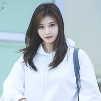 Minatozaki Sana [ Sana ] / Nàng