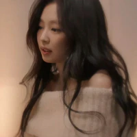Kim Jennie ( cô )