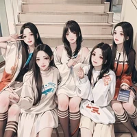 5 nữ sinh bắt nạt