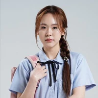 June [ Chị ]