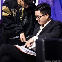 titan "ng giàu nhứt tem"