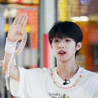 Trương Trạch Vũ/hắn