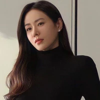 Son Ye Jin [ mẹ cô ]