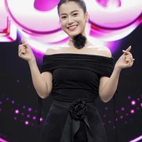 Lâm Vỹ Dạ ( chị ba)