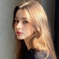 Kelly Charious (Nhân viên tiệm đũa)