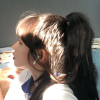 Bạn học nữ