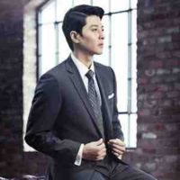 Lee Dong Gun (Cha nuôi Lisa)