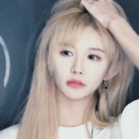 Trần Kha - chị