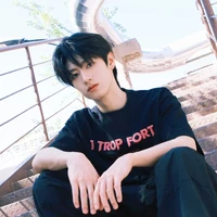 Chu Chí Hâm(anh ta)