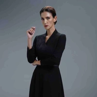 Cô Yani ( Hiệu trưởng) 