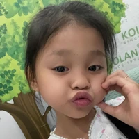 Thuỳ My [ Lúc Bé]