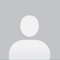 Bác bán đồ ăn ở canteen