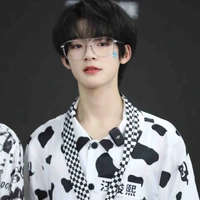Uông Tuấn Hy 