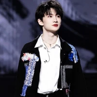 Dư Vũ Hàm(anh họ Thừa)