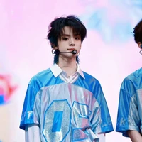 Tả Hàng ( anh trai cậu)